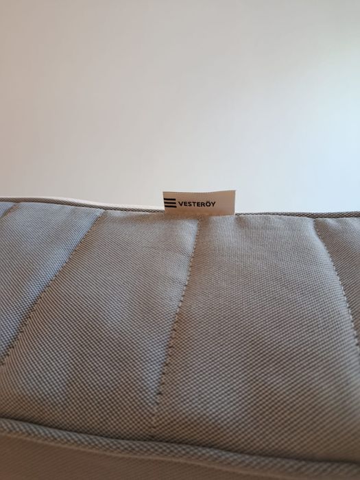 Camas IKEA – com estrado e colchão