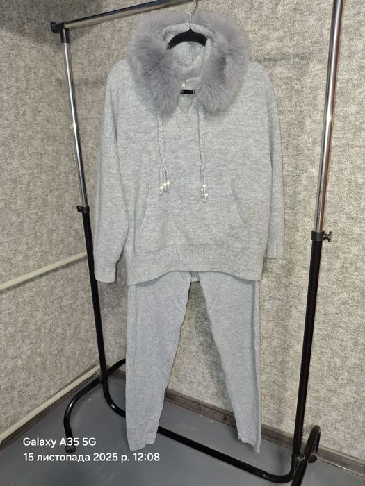 Теплий  та красивий костюм.