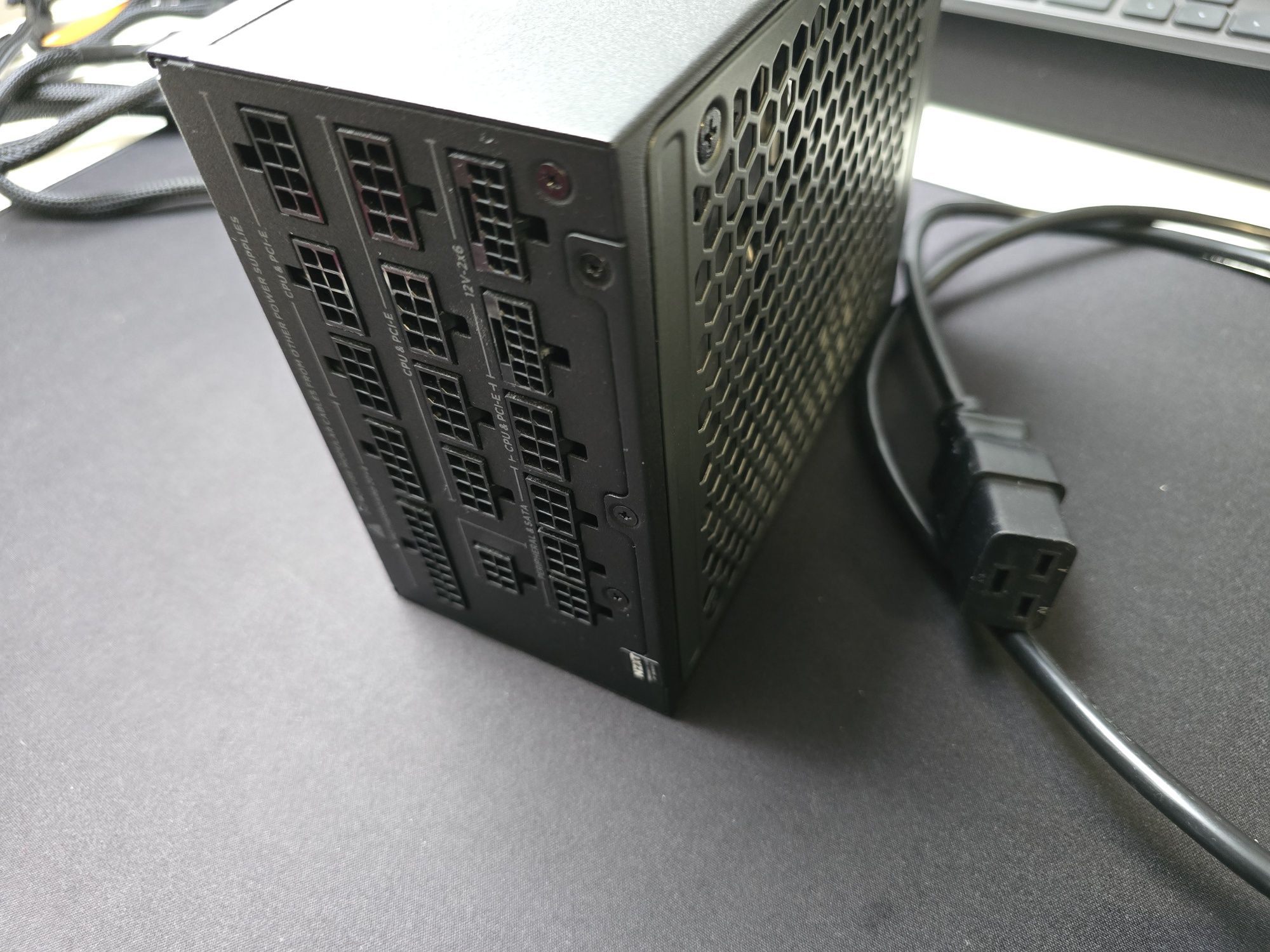 Zasilacz NZXT C1500 Platinum ATX 3.1 12V-2x6 1500W 08.2024 gwar. 9 lat