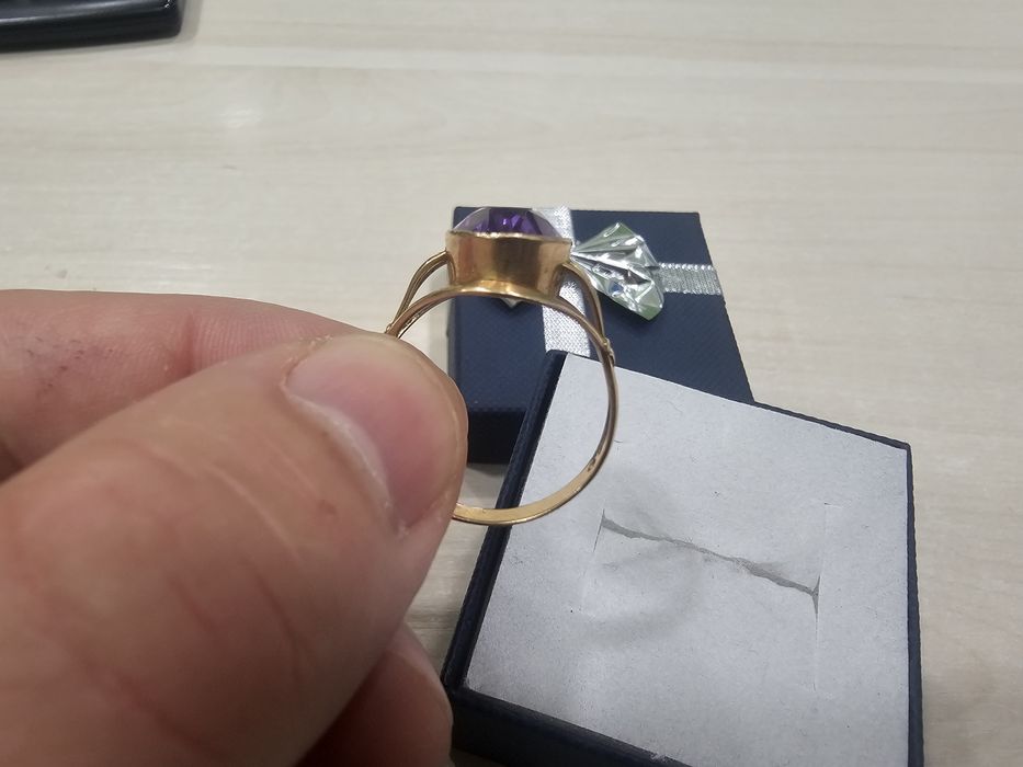 Złoty pierścionek owalne FIOLETOWE OCZKO PR 583