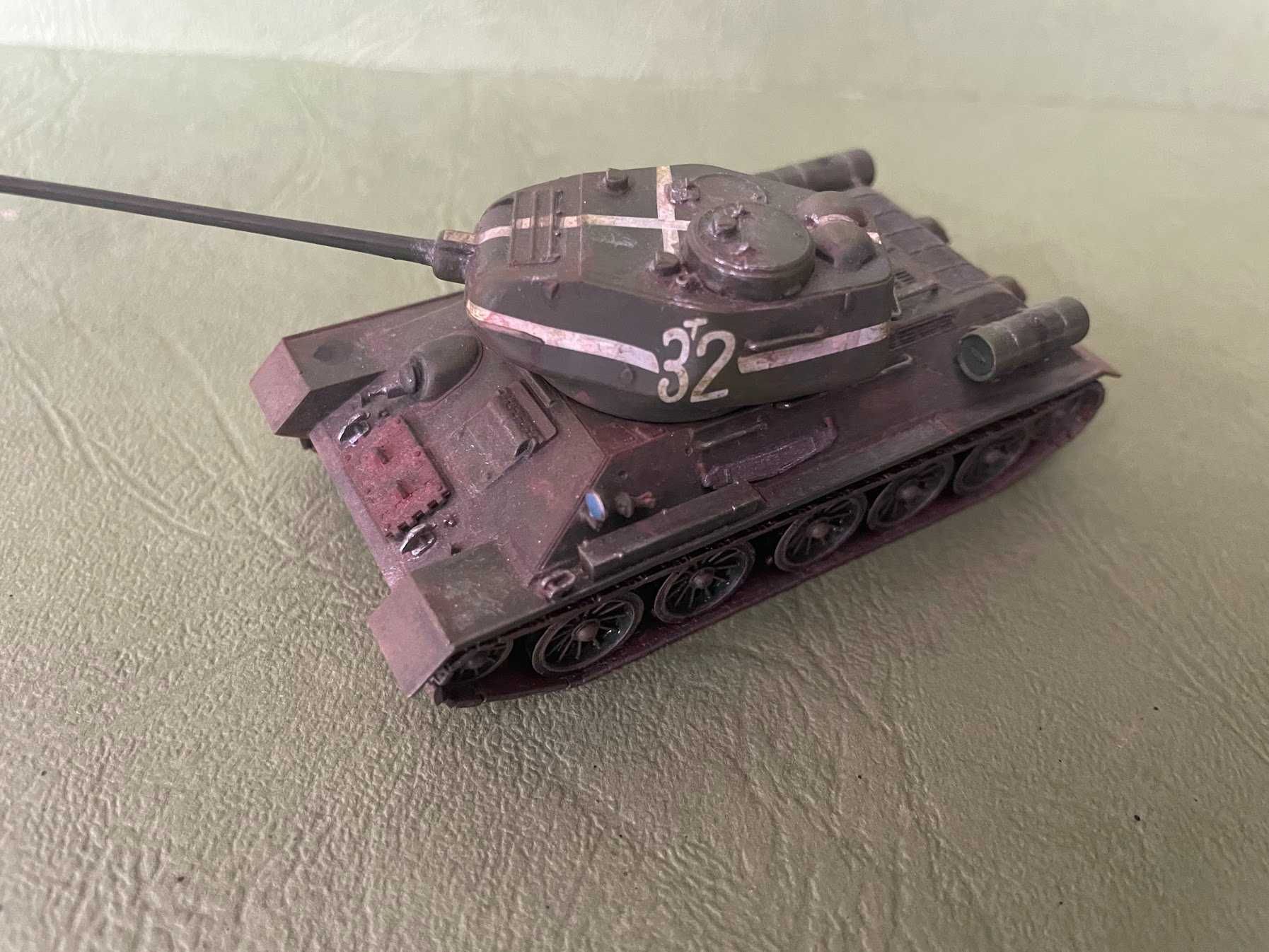 T-34/85  - model w skali 1/72
