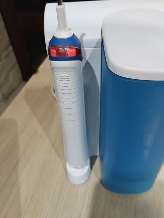 Oral-B Szczoteczka z irygatorem