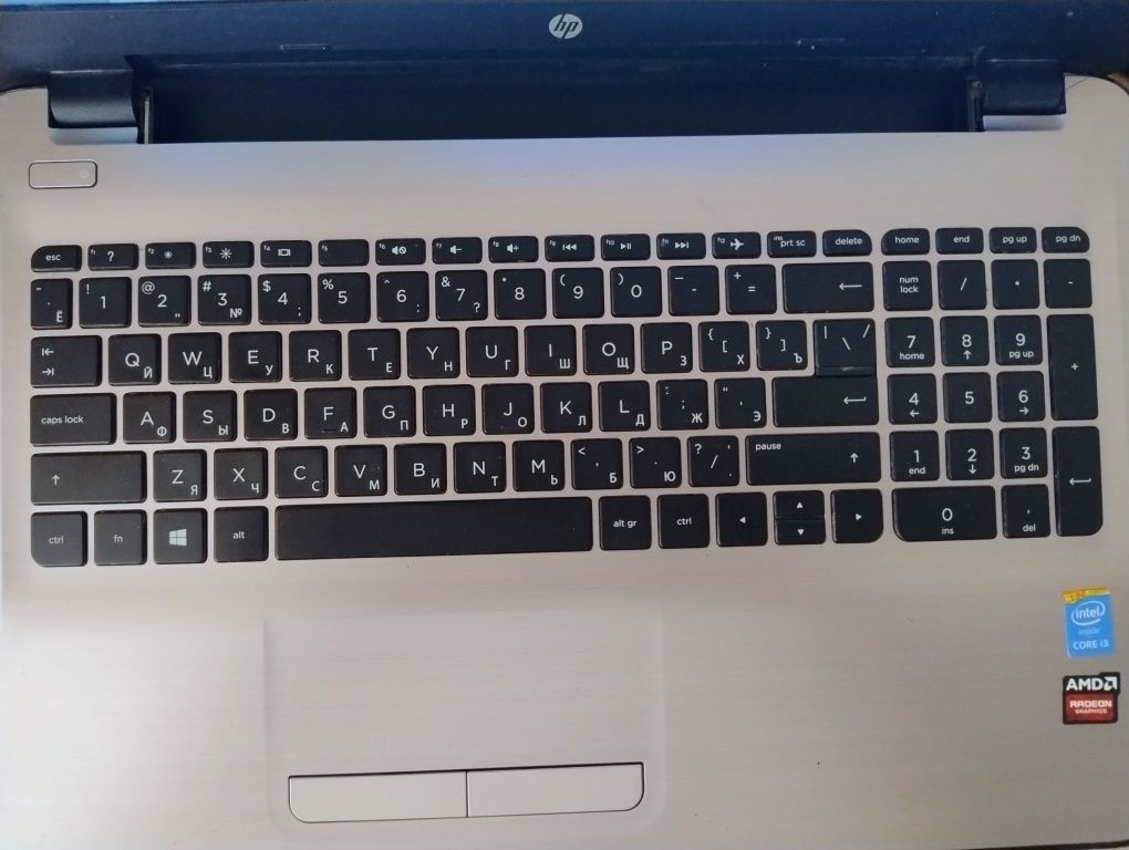 Ноутбук HP в гарному стані (без батареї)