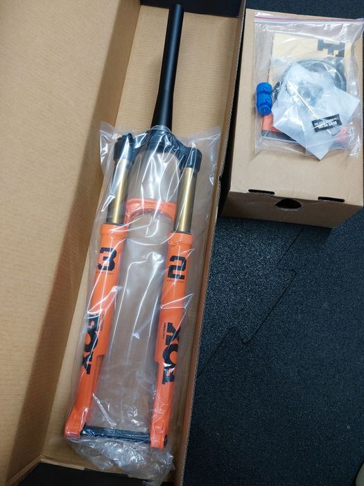 2025 Fox 32 Factory SC Step-Cast 29" 100mm BOOST manetka GRIP SL