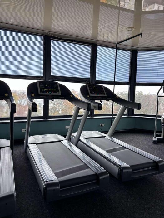 Бігова доріжка technogym run 700