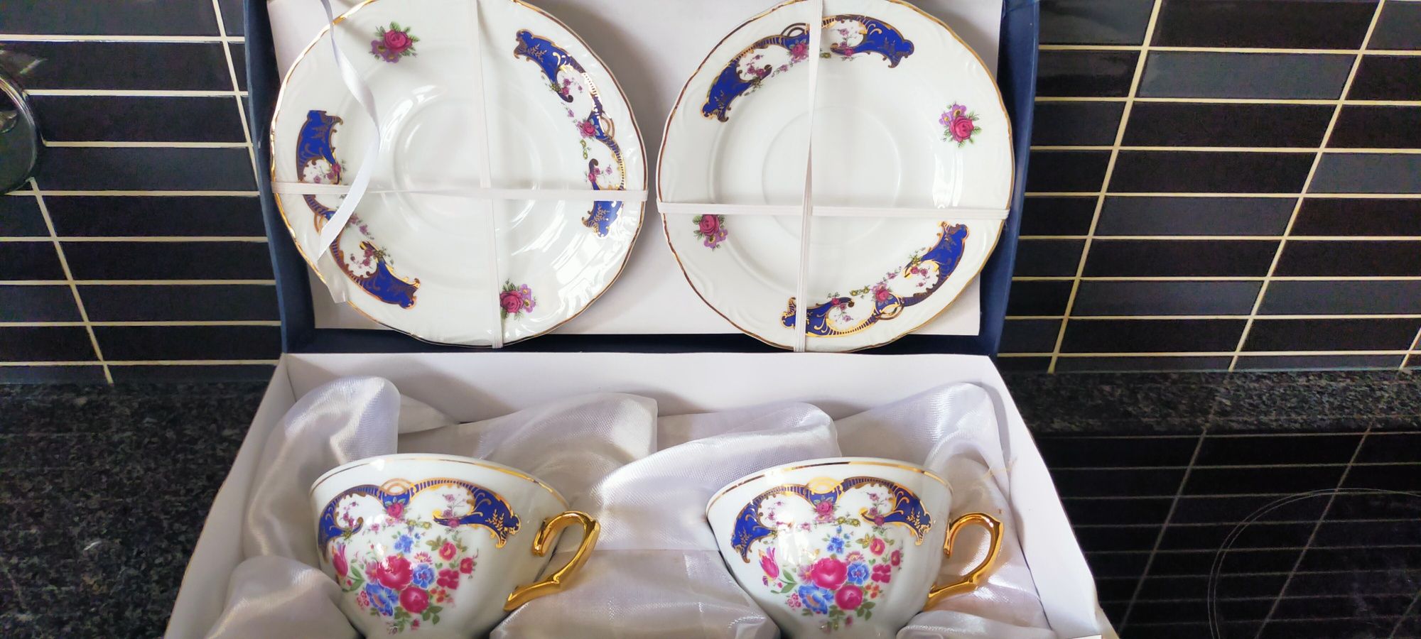 Chávenas de chá em porcelana antiga