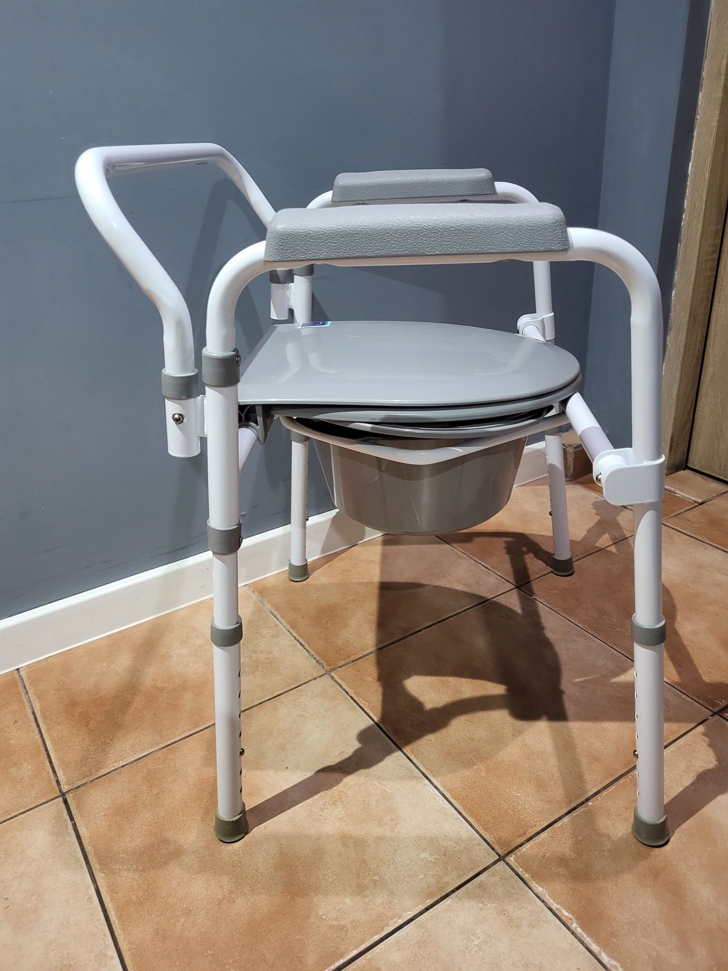 Przenośna toaleta krzeslo WC senior nie używane timago
