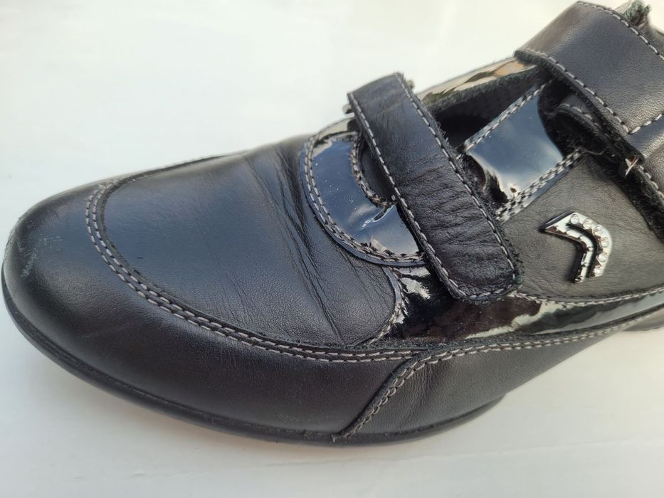 Кожанные туфли на липучках