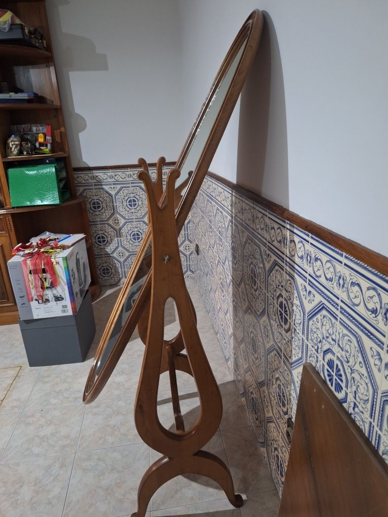 Espelho de Chão Oscilante