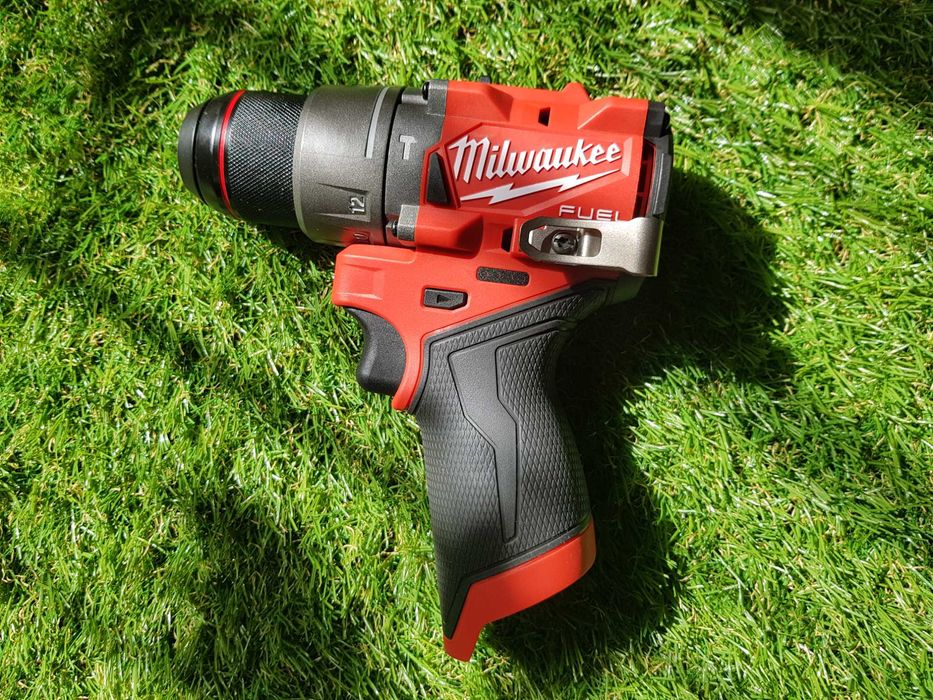 Безщіткова акумуляторна дриль-шуруповерт Milwaukee 3404-20 M12 FUEL