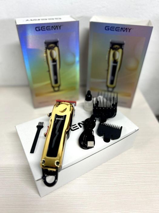 Машинка для стрижки волос Geemy GM-8015 вибрационная с насадками