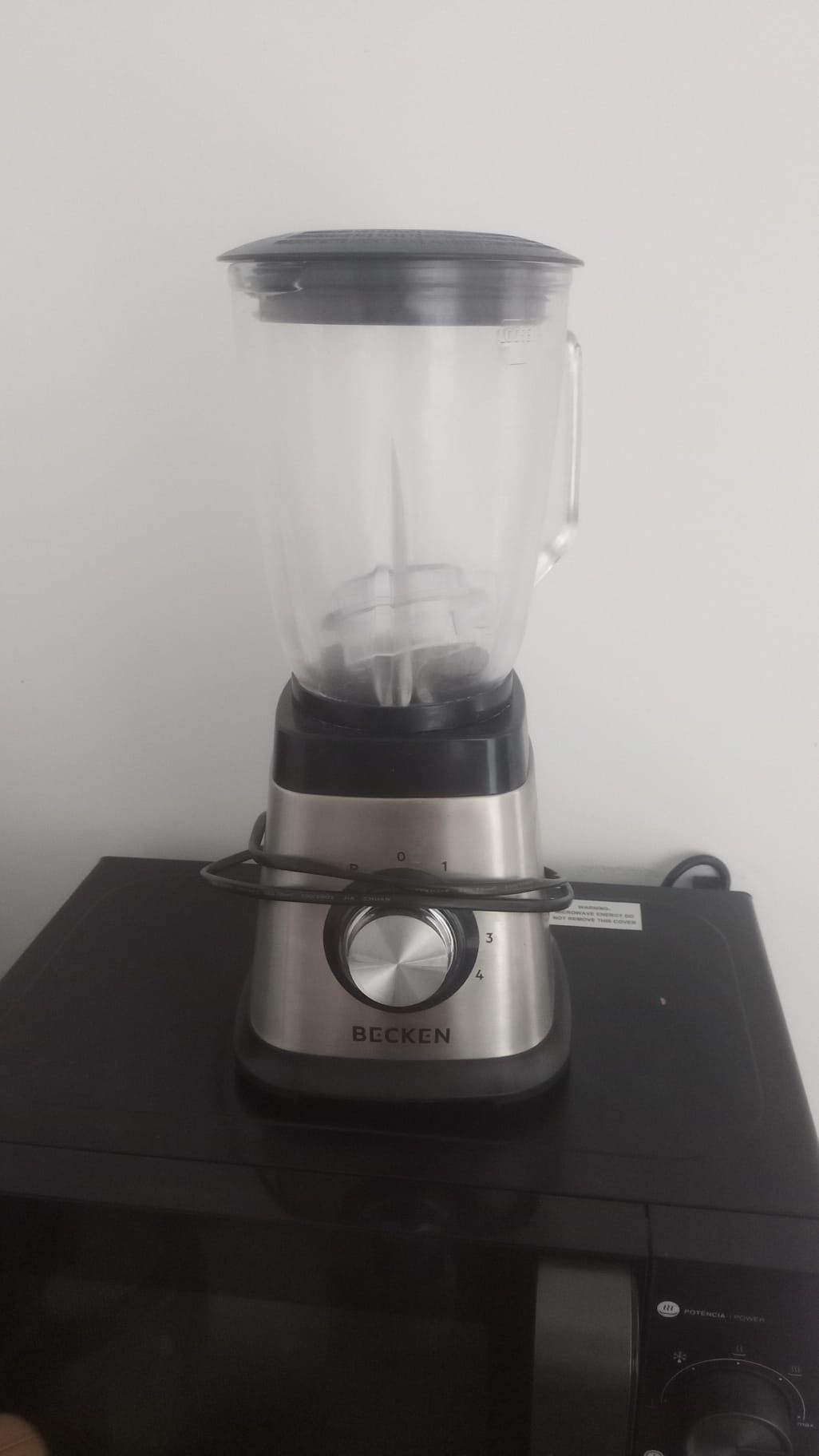 Liquidificador com copo de vidro