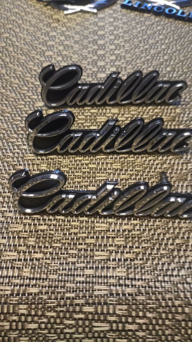 Oryginalny metalowy emblemat Cadillac Fleetwood