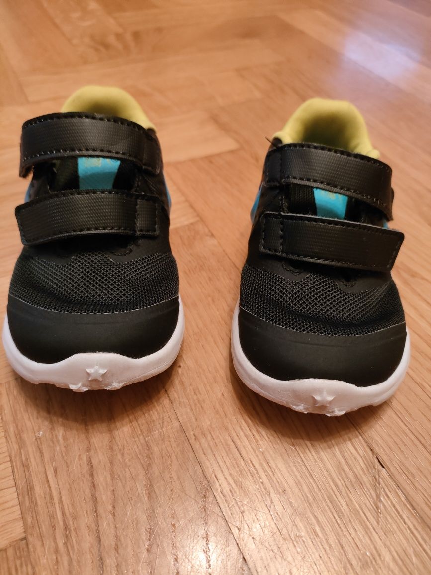 Buty chłopięce Nike, rozmiar 22