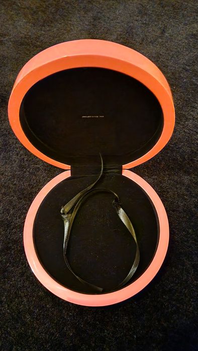 Etui na biżuterię, Tous