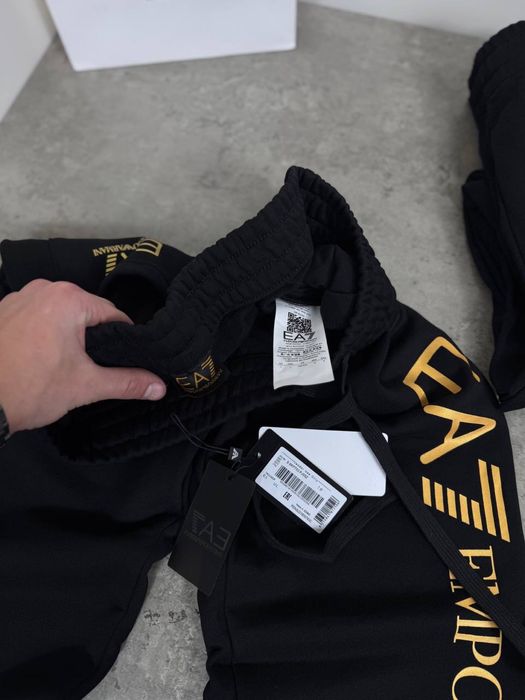 Штани EA7 з великим логотипом