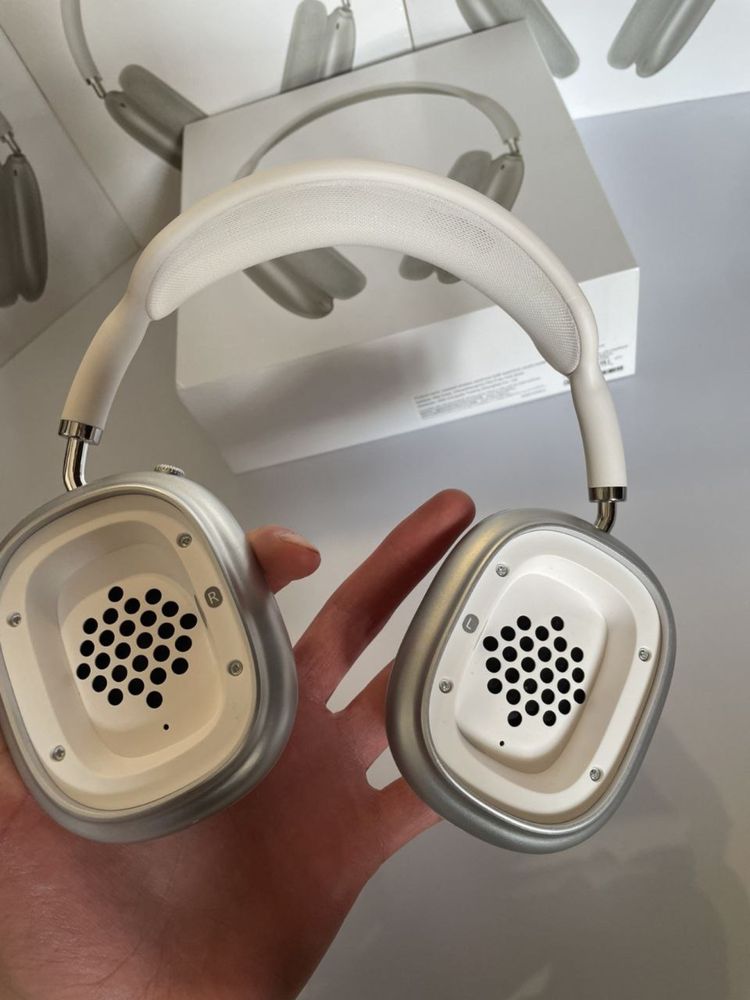 AirPods Max silver