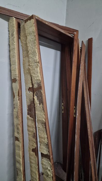 Porta de madeira com vidros