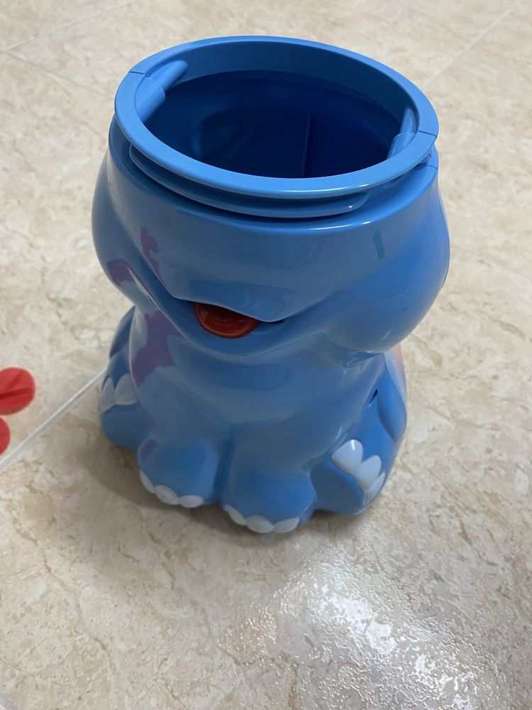 Brinquedo em otimo estado (inclui pilhas)