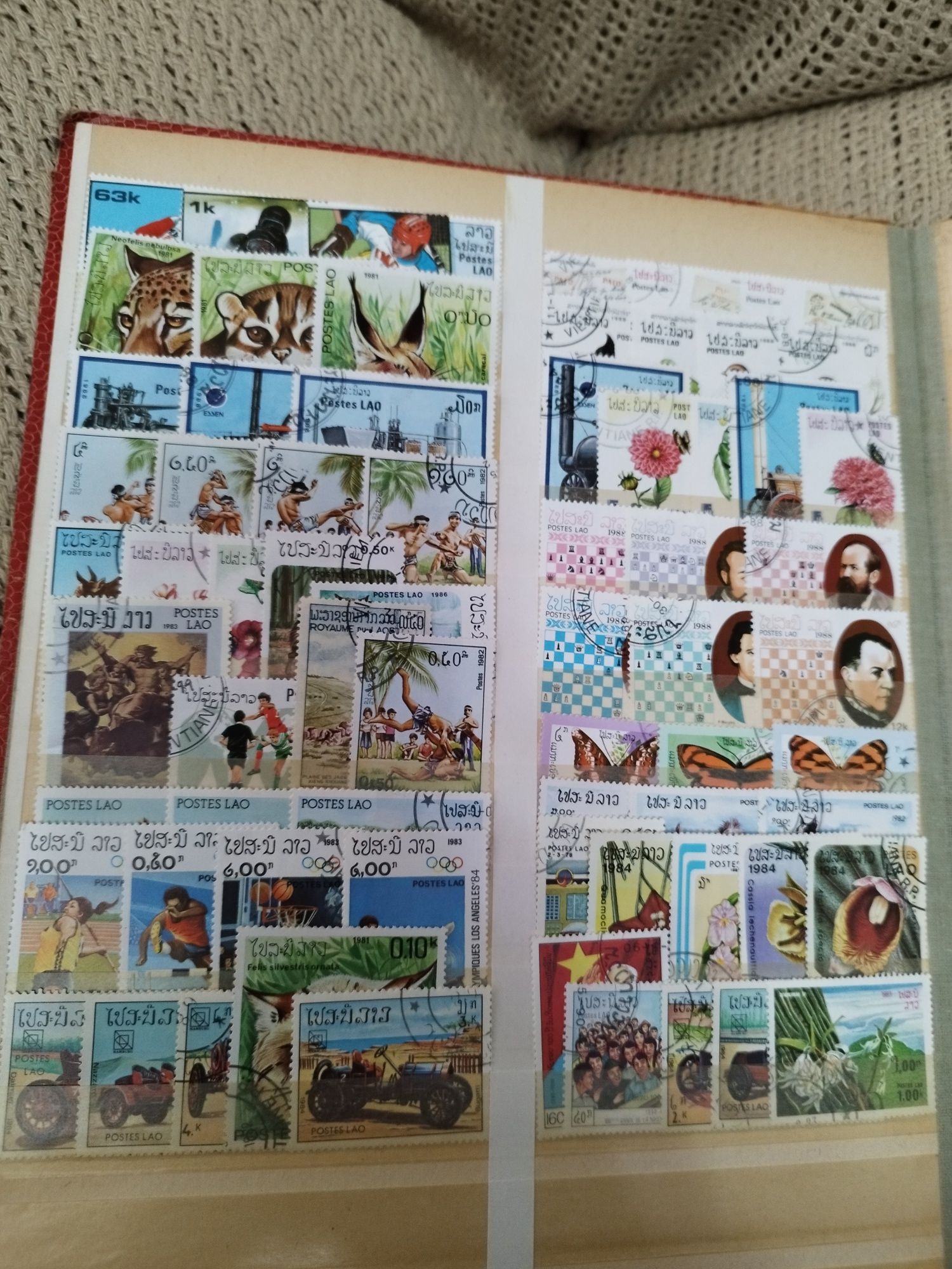 Classificador com 300 selos diferentes Laos