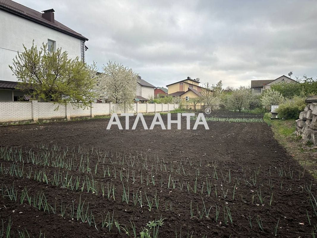 Ділянка з ідеальним місцерозташуванням!