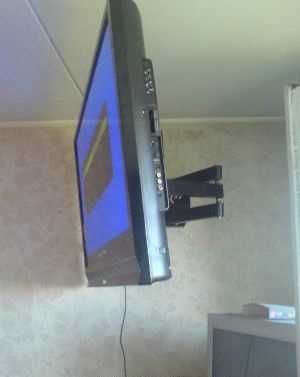 Кронштейн для ТВ 32" - 47" діагоналей з НАХИЛОМ ПОВОРОТОМ та ВИНОСОМ