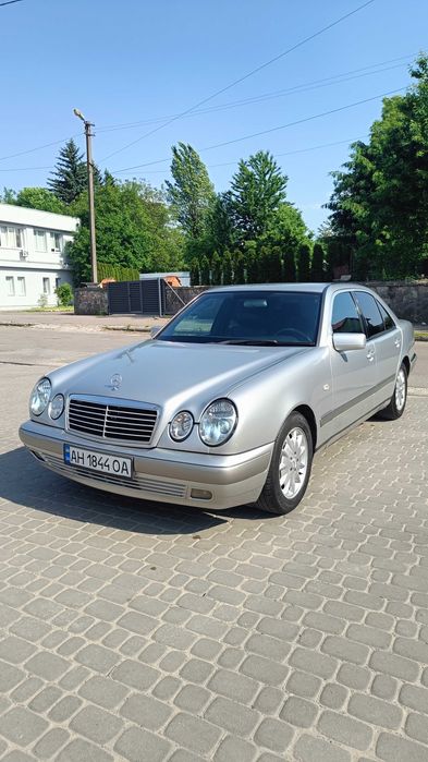 Mercedes-Benz E290