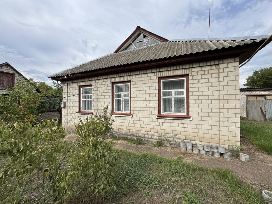 Продаж будинку в селищі Сокирна, біля Черкас.
