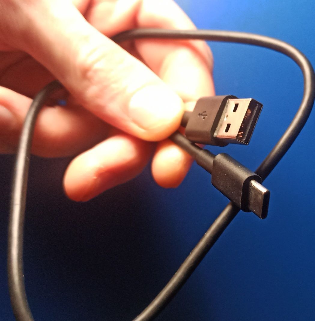 USB Type-C кабель,  довжиною 0,5 м.