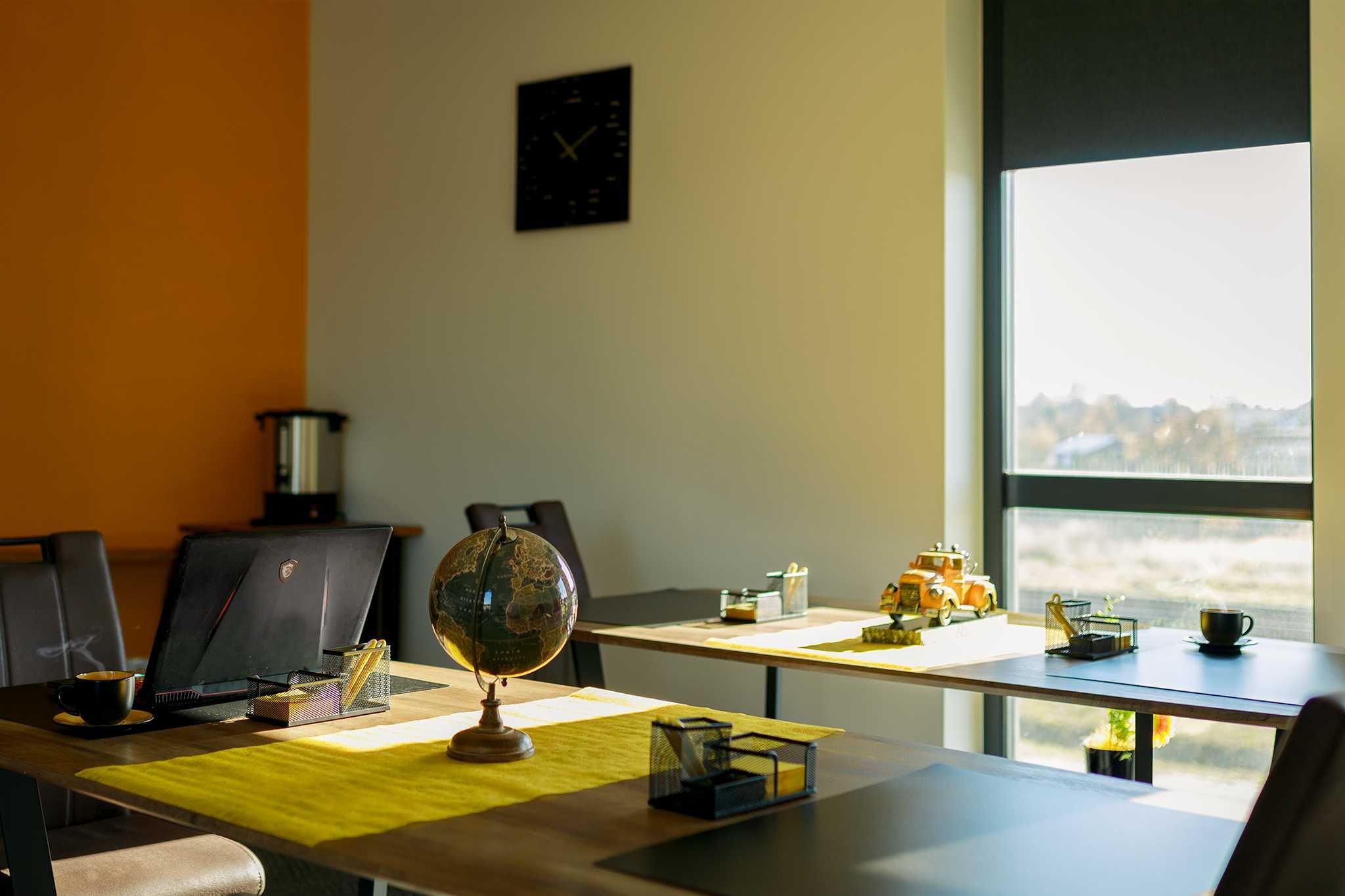 Biuro coworking, biurko,  miejsce do pracy, Dąbrówka, Palędzie