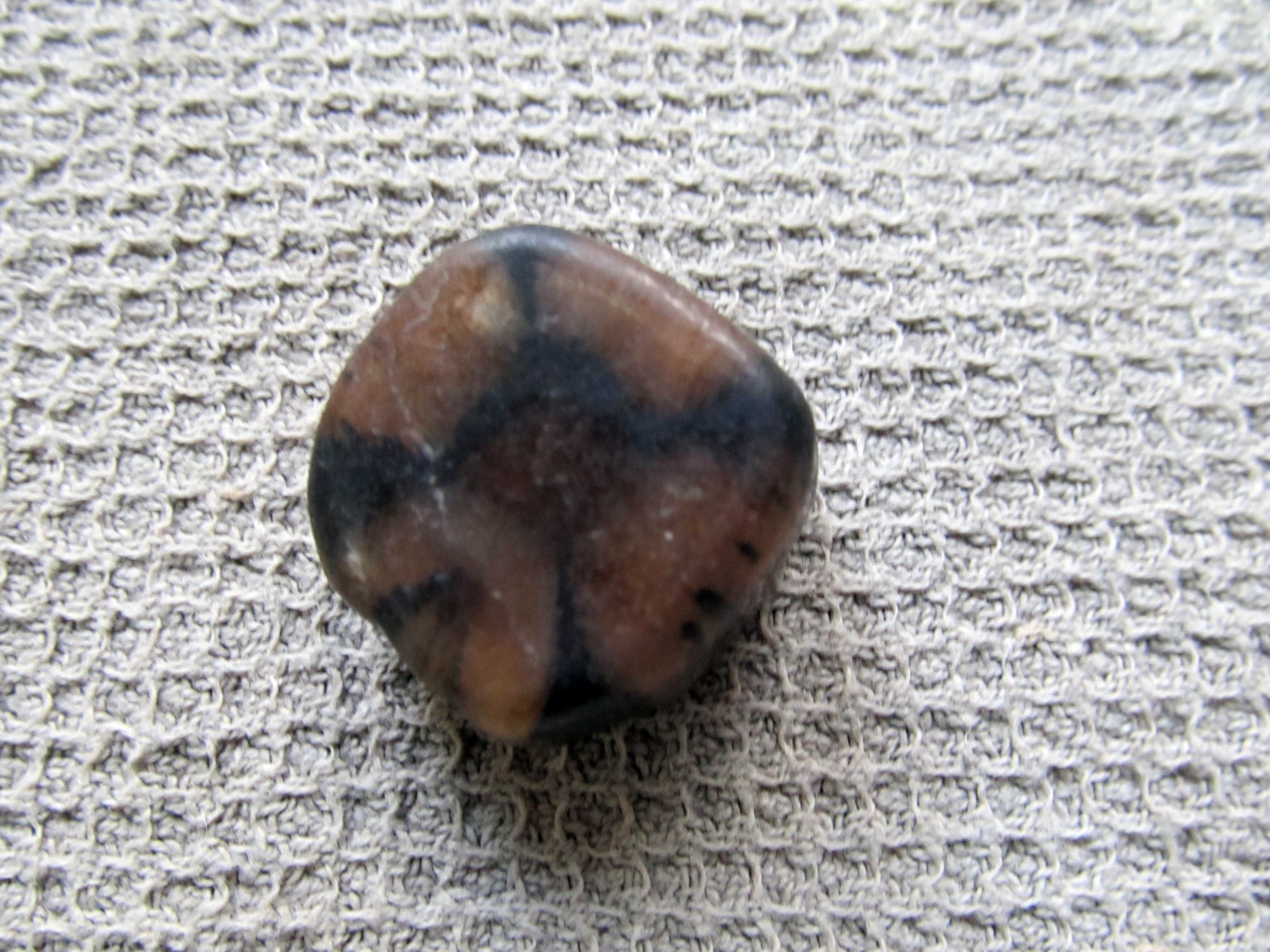 CHIASTOLIT - andaluzyt ( kamień krzyżowy) - polerowana bryłka