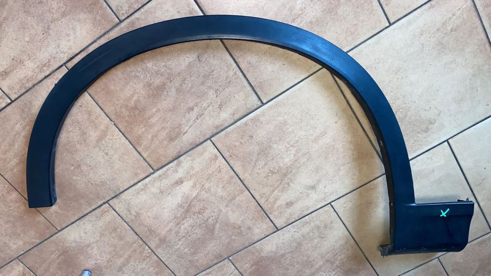 LISTWA OSŁONA BŁOTNIKA LEWY PRZÓD 7210081 BMW X3 F25 LEKKO USZKODZONA