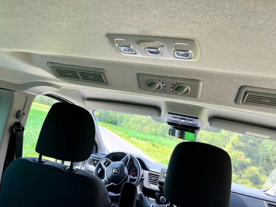 Wynajem Busa Long 9-osobowego-Konfort Mobilność Wakacje Lotniska Taxi