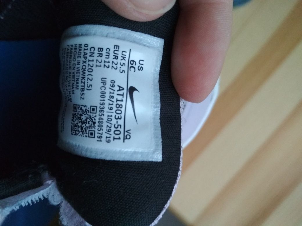 Buty Nike dziewczęce 22