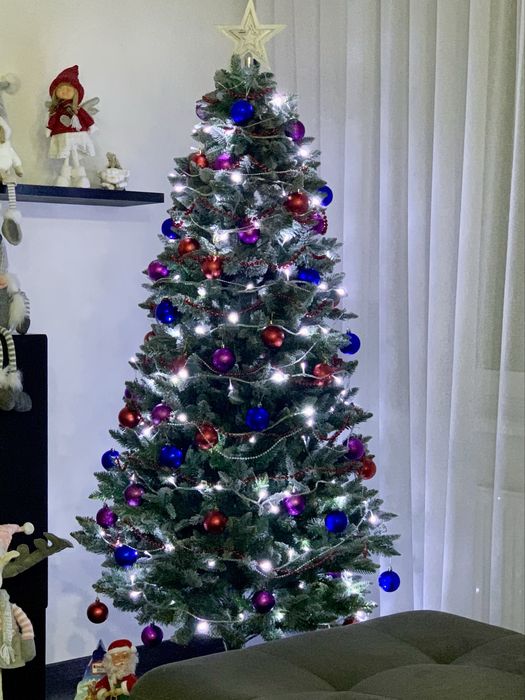 Лита штучна засніжена ялинка