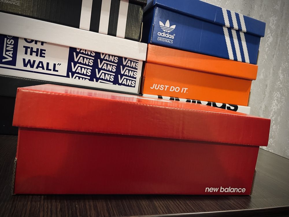 Коробки для обуви New Balance + упаковачная бумага.
