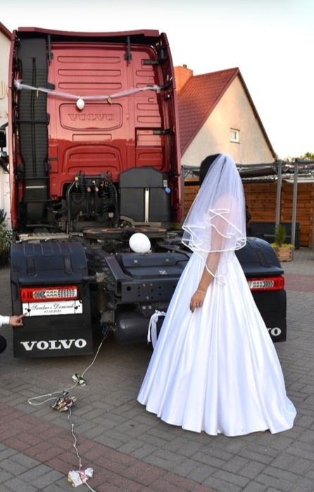 Suknia ślubna 2025