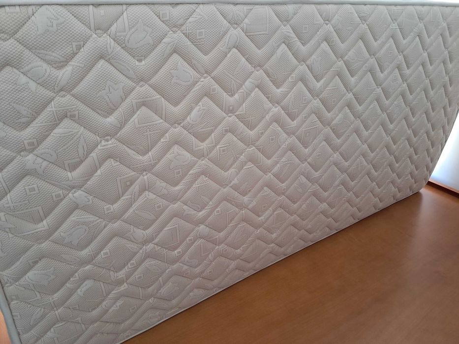 Colchões de molas em bom estado