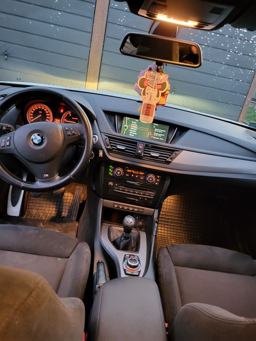 BMW X1 biała perła