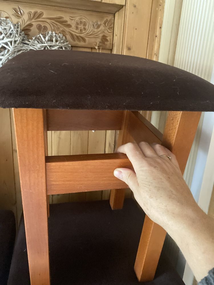 Komplet: Dwa taborety i dwie pufy