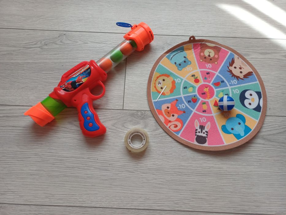 Іграшка пістолет та дартс з мячиком