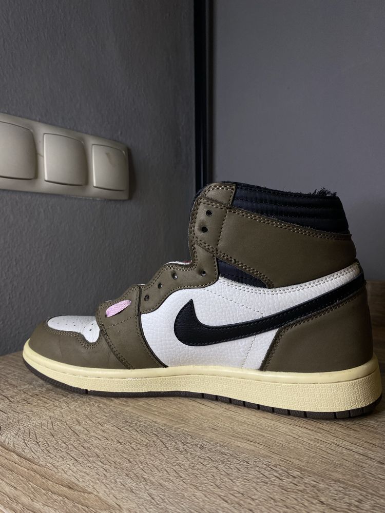 Jordan 1 x Travis Scott
