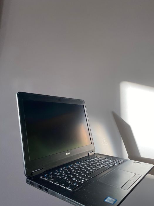 Laptop Dell Latitude E7270 8GB RAM Intel i5 6 gen
