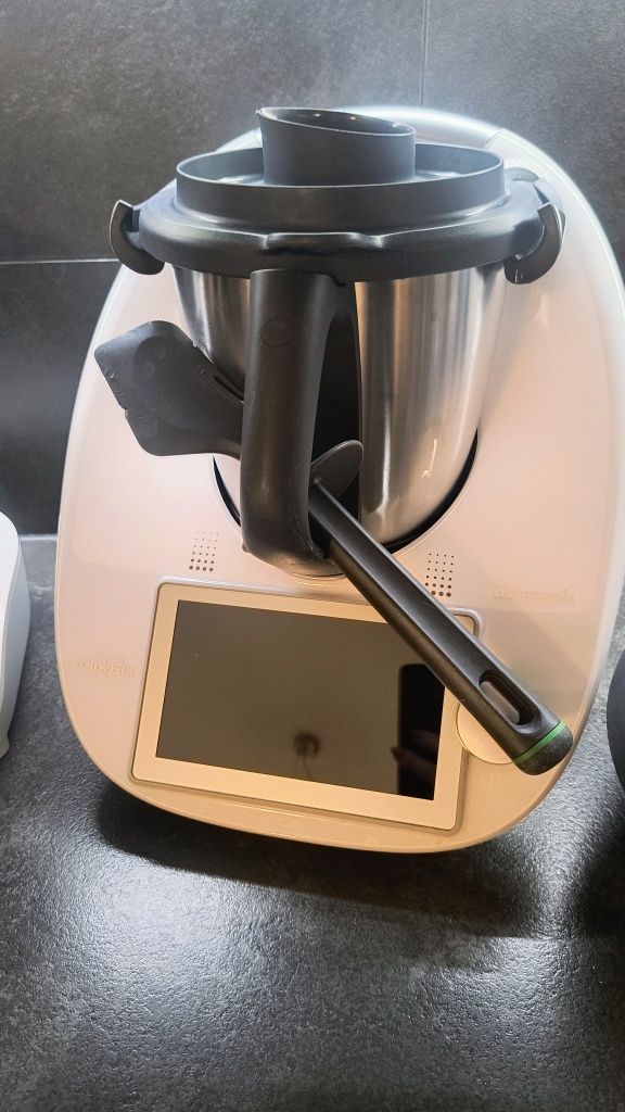 Thermomix tm6 z nowym naczyniem miksującym oraz nożami
