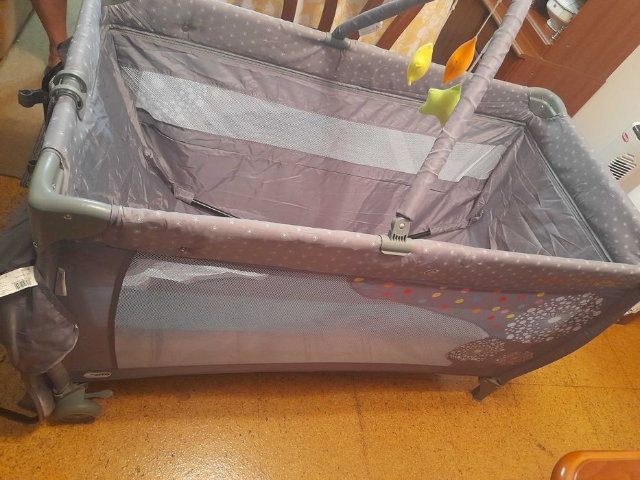 Cama de bebé em bom estado