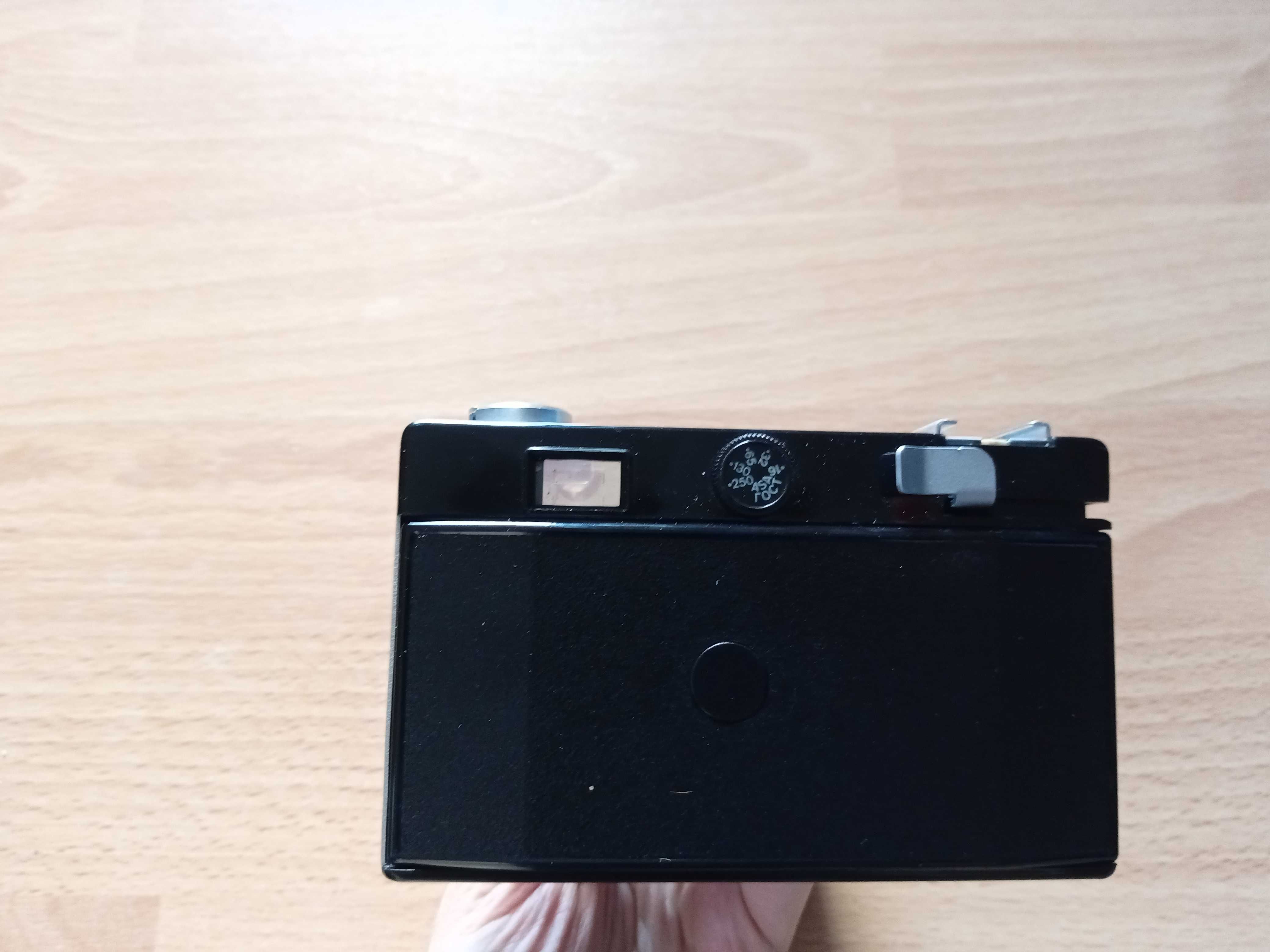 Vintage Retro PRL Aparat Fotograficzny Vilia + Etui + Lampa
