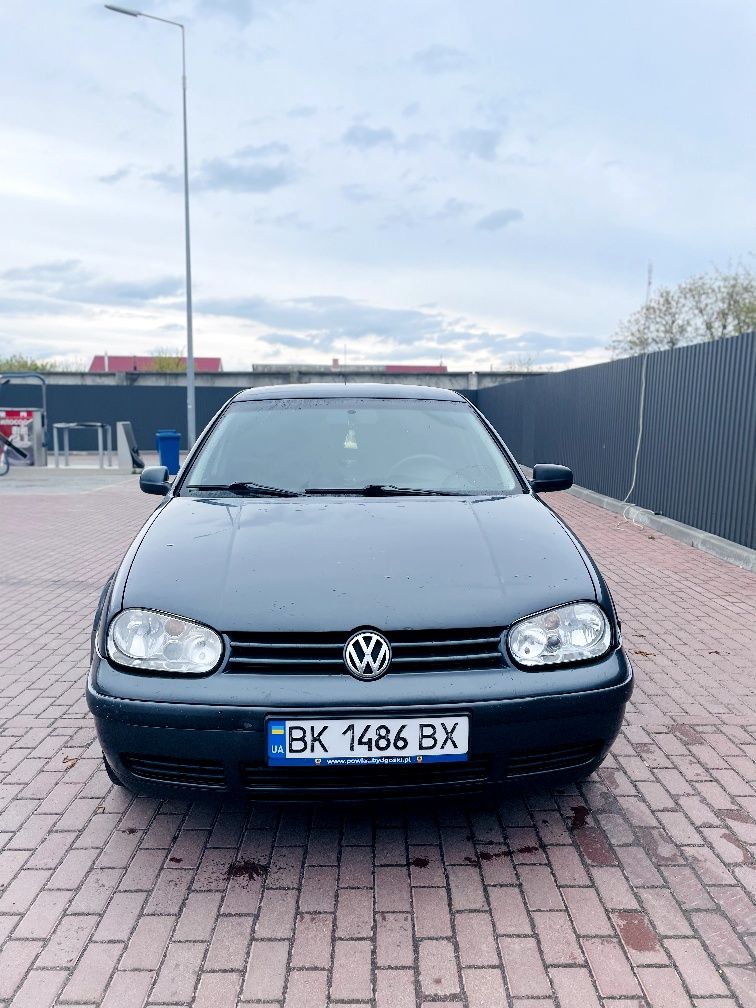 Golf 4,ціна 3400$ можливий невеликий торг,пробіг 400тис.км.