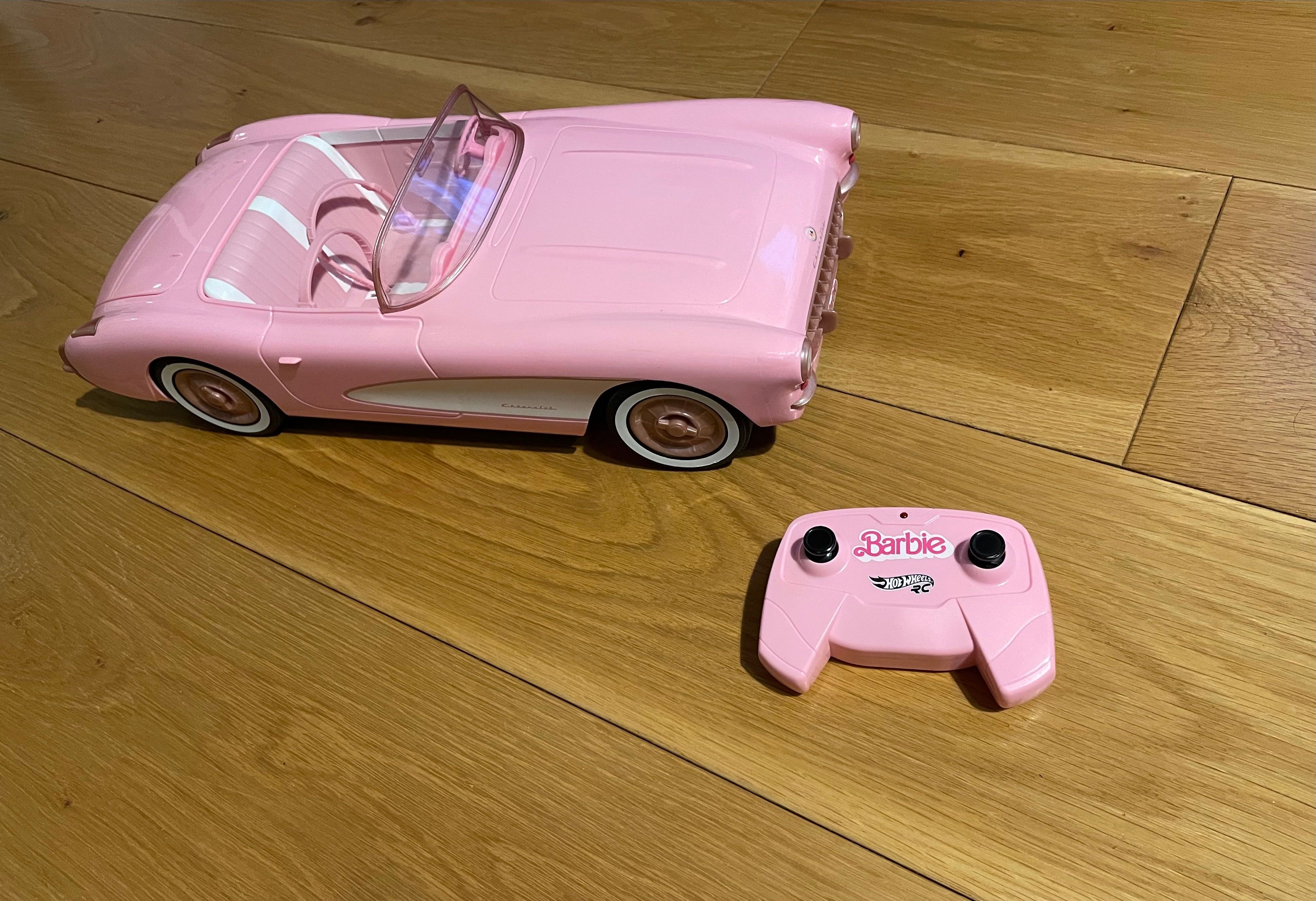 Samochód zdalnie sterowany Barbie z filmu kabriolet Hot Wheels