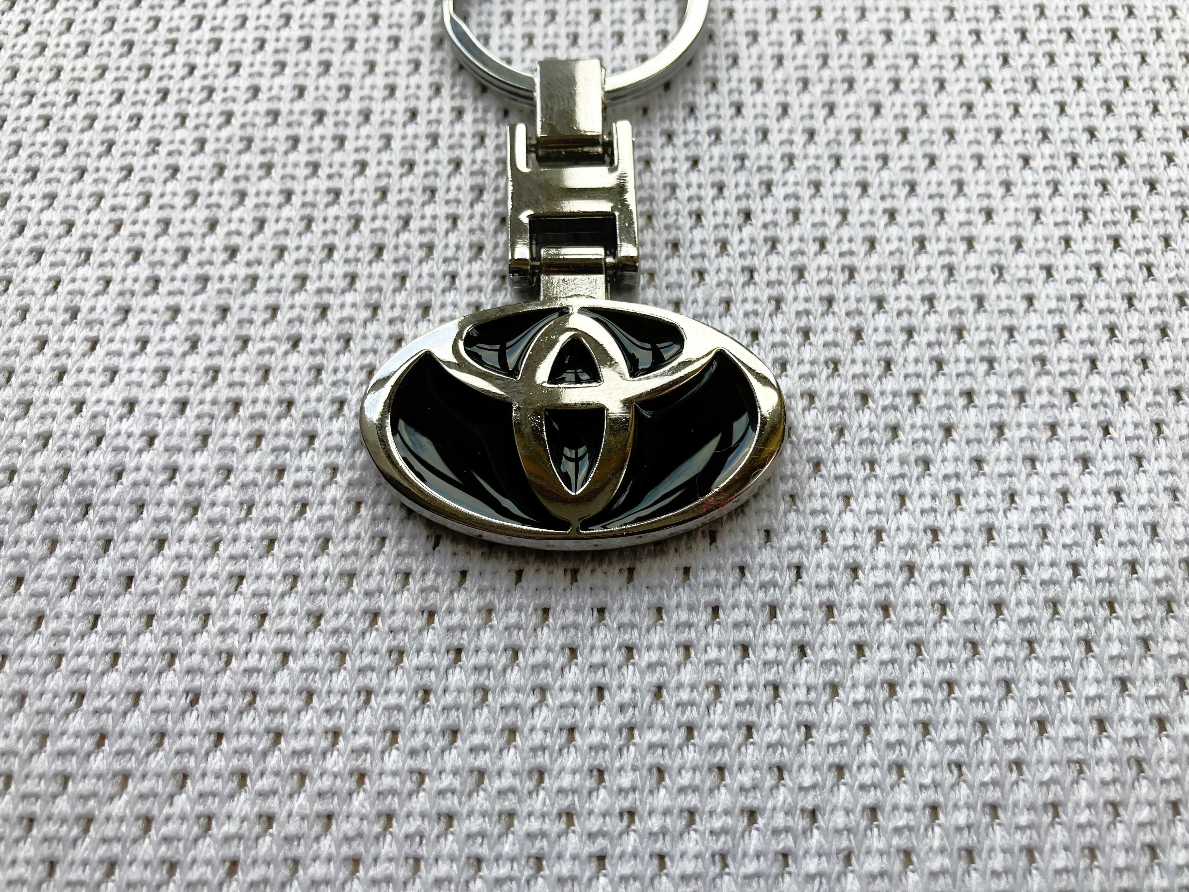 Metalowy Brelok do kluczy samochodowych Toyota srebrny emblemat!
