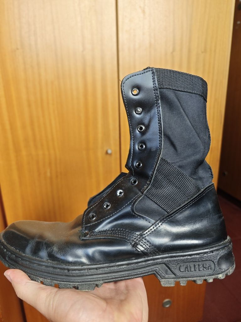 Bota militar 45  com fecho como nova